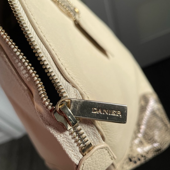 Cream/bone color Danier purse. Genuine leather. - Picture 5 of 7
